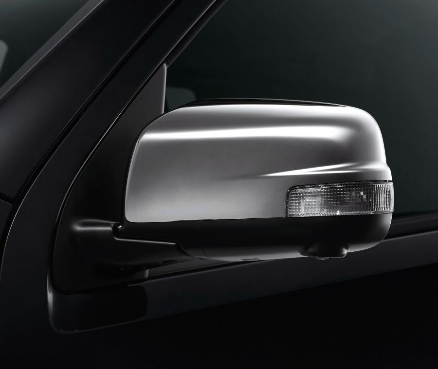 Детали экстерьера Nissan NV350 Caravan Premium GX Urban Chrome (E26) 2019 года  (фото 3 из 12)